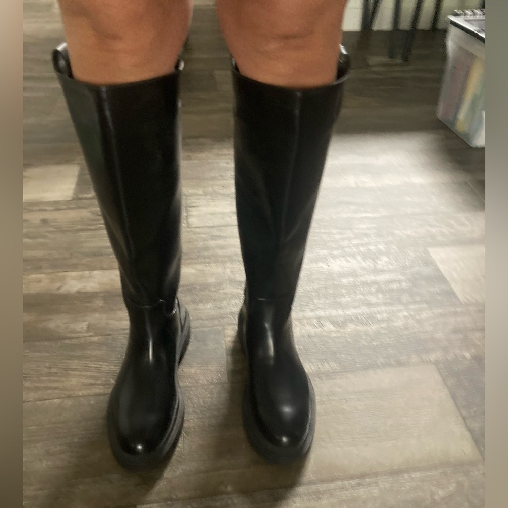 Women’s black knee high boots. Size 8. H&M